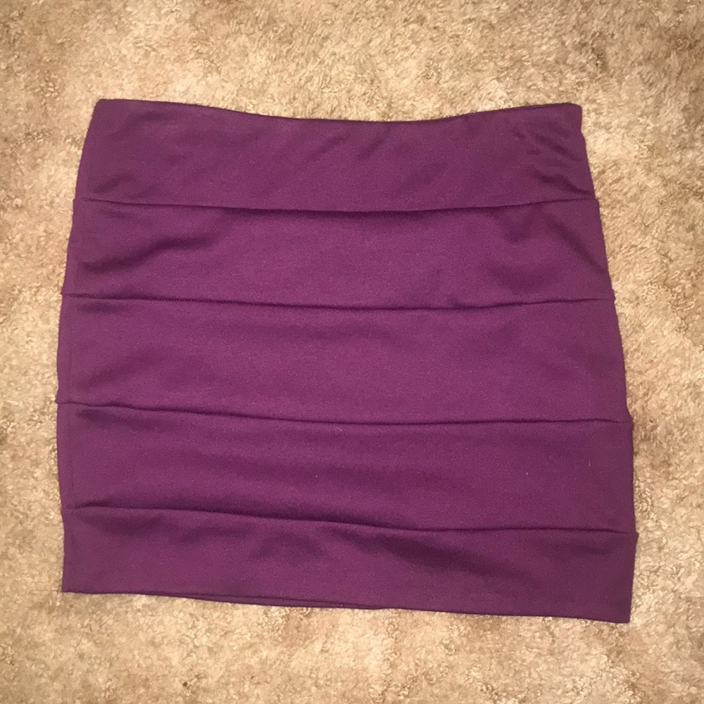 Tight maroon mini skirt